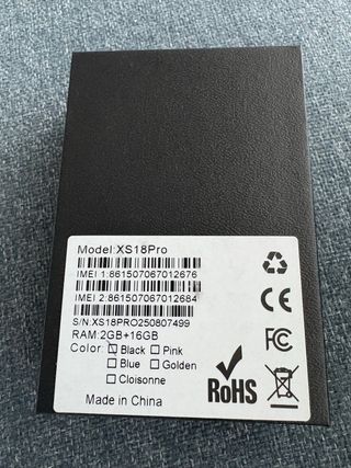 Mini teléfono móvil negro