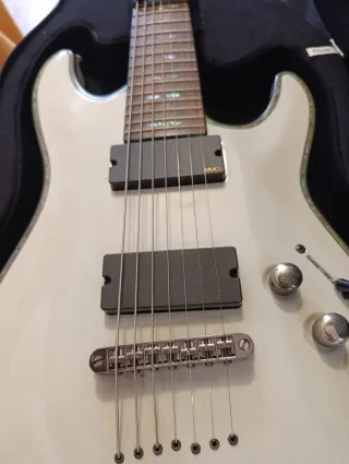 Schecter C-7 Hellraiser Guitarra Eléctrica blanco.