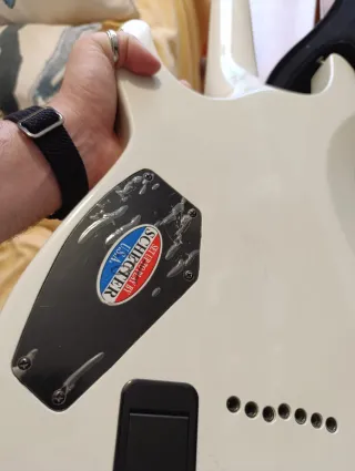 Schecter C-7 Hellraiser Guitarra Eléctrica blanco.