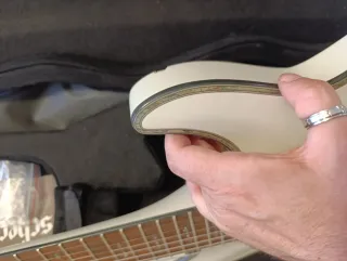 Schecter C-7 Hellraiser Guitarra Eléctrica blanco.