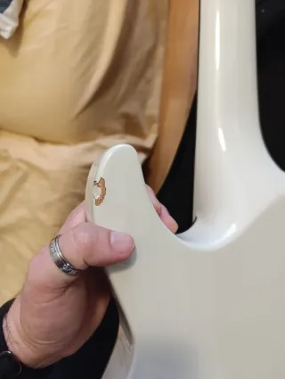 Schecter C-7 Hellraiser Guitarra Eléctrica blanco.