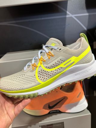 Nike Pegasus Trail 4 Beige/Amarillo