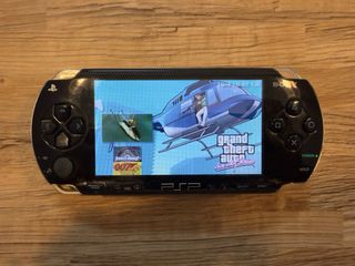 Sony PSP 1004 Negra + Cargador + Funda