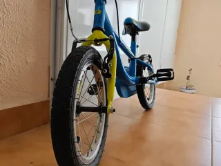 Bicicleta infantil B-Pro azul y amarilla