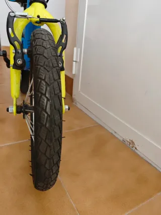 Bicicleta infantil B-Pro azul y amarilla