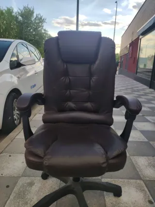 Silla de oficina marrón sintética