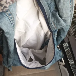 Mochila artesanal única diseño chaqueta denim