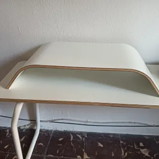 Balda para ordenador de madera y blanco