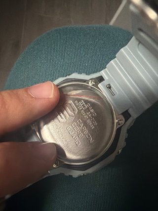 Casio G-Shock GA-2100 Rainbow Edition con caja