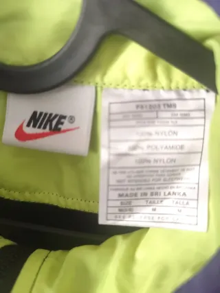 Giacca a vento Nike nera e viola taglia 6/7 anni