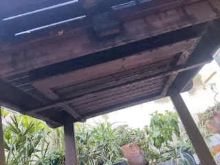 Mesa de madera extensible para jardín o terraza.