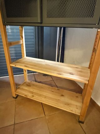 Scaffalatura IVAR con armadio metallico