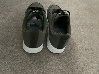 Zapatillas verdes y blancas