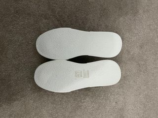 Zapatillas verdes y blancas