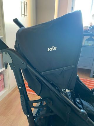 Silla de paseo Joie negra