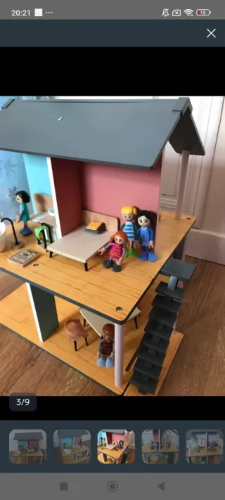 Casa de muñecas con figuras