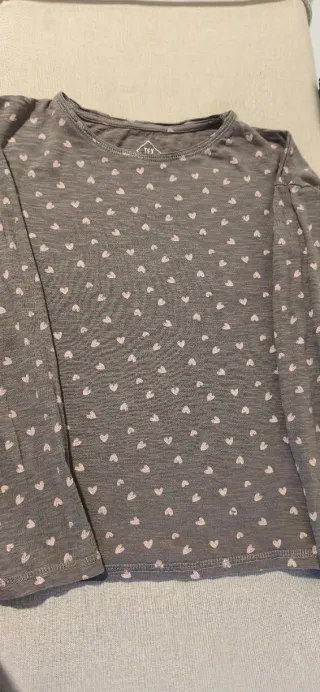 Suéter niña gris con corazones