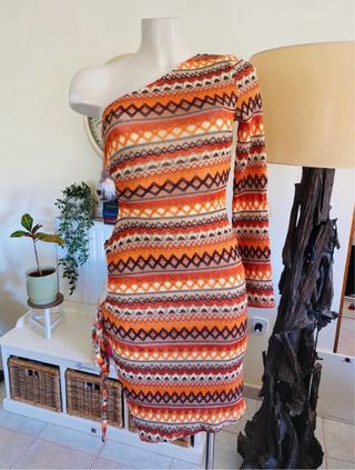 Vestido corte cut out hombro descubierto