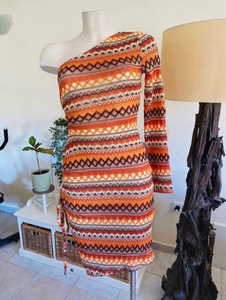 Vestido corte cut out hombro descubierto