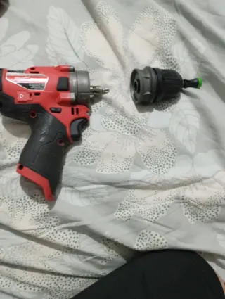 Taladro Milwaukee FUEL sin batería ni cargador