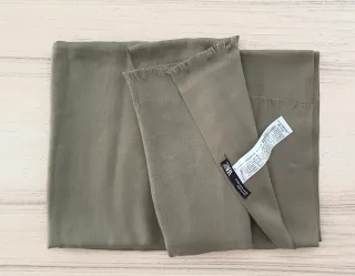 Pañuelo Zara verde oliva nuevo