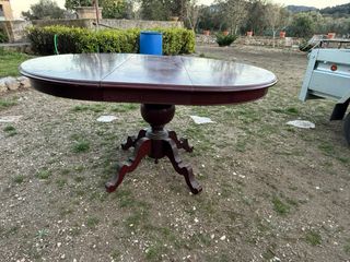 Mesa de comedor ovalada de madera