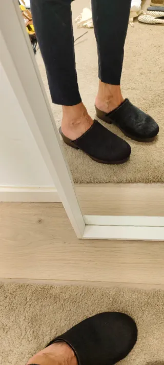 Zuecos pelo potro Zara Home marrones