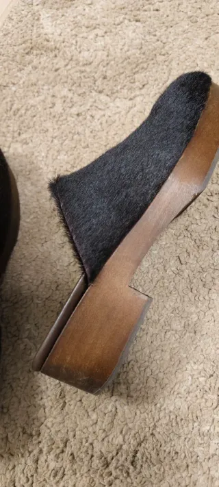 Zuecos pelo potro Zara Home marrones