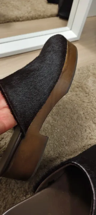 Zuecos pelo potro Zara Home marrones