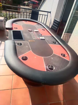 Mesa de póker profesional.