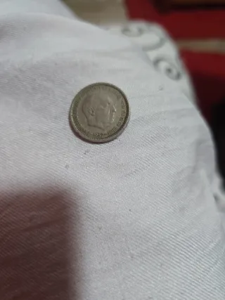 Moneda 5 Ptas con errata en columna
