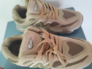 New Balance 9060 Beige/Marrón