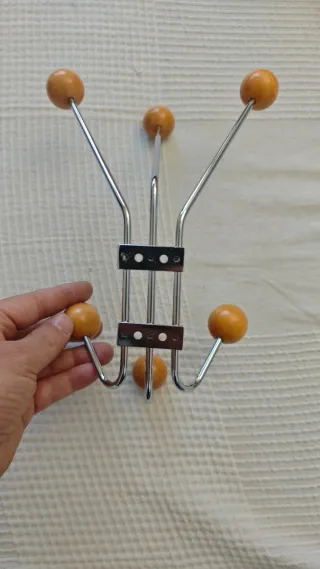 Perchero de pared con ganchos