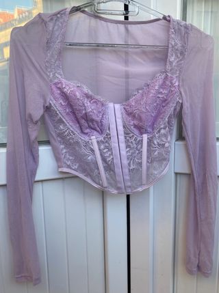 Top lencero morado con corchetes