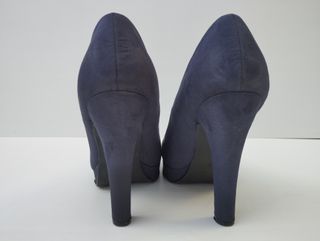 Zapatos de tacón azul grisáceo con plataforma