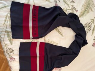 Fular Tommy Hilfiger Original Azul y Rojo.