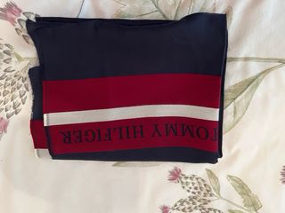 Fular Tommy Hilfiger Original Azul y Rojo.