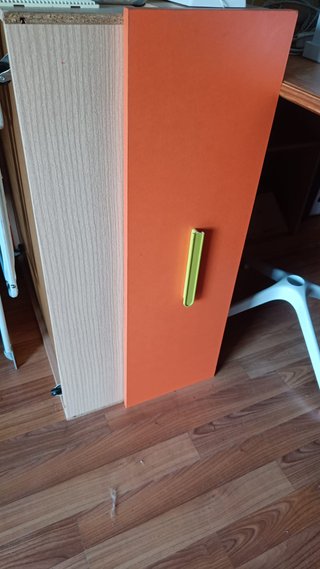 Cuna convertible en habitación infantil