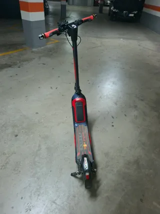 Patinete Eléctrico Red Bull Racing