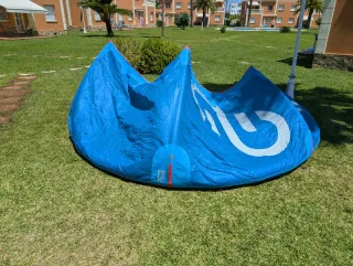 Equipo Kitesurf Completo: Tabla, Botas y Mochilas