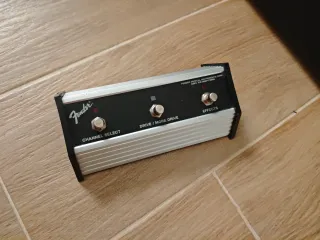 Amplificador Combo Fender FM212R 100W