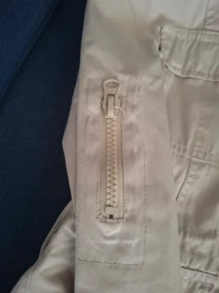 Cazadora Stradivarius entretiempo beige