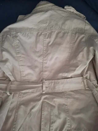 Cazadora Stradivarius entretiempo beige