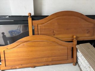 Cabezal y pie de cama de pino