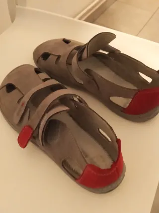 Sandalias Beige y Rojas para Plantillas