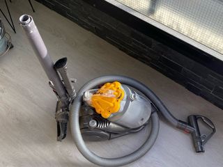 Aspiradora Dyson C29 con accesorios