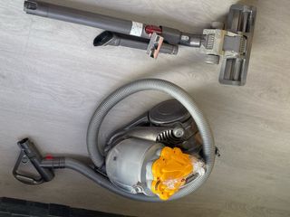 Aspiradora Dyson C29 con accesorios