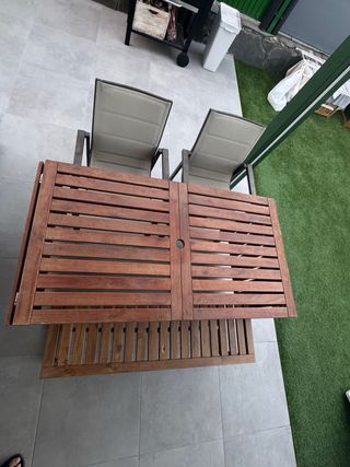 Mesa de jardín de madera