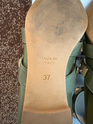 Scarpe donna verdi con borchie oro
