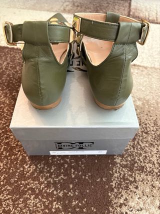 Scarpe donna verdi con borchie oro